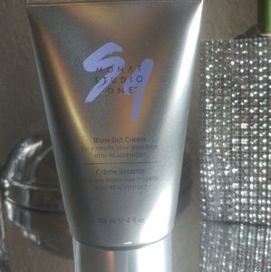 Monat Blowout Cream